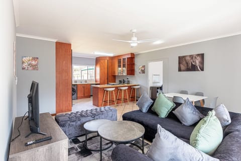 Family House, River View | Living area