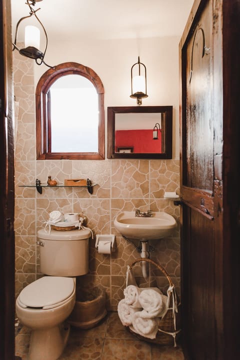 Signature Double Room | Bathroom | Shower, free toiletries, towels, soap