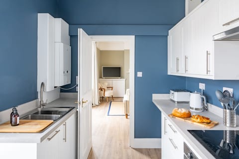 First floor: In to the the kitchen/diner