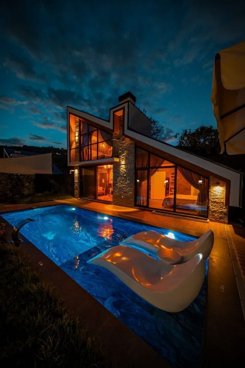 Deluxe Bungalow, Mountain View | Desk, free WiFi