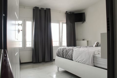 Deluxe Room | Desk, laptop workspace, free WiFi, bed sheets