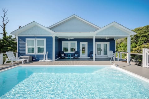 Exterior / Pool Deck - Canalside