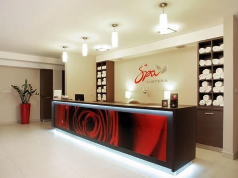 Couples treatment rooms, sauna, hot tub, steam room, body treatments