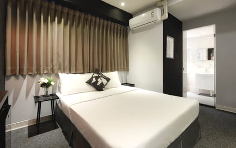 Single Room, 1 Twin Bed | Down comforters, desk, soundproofing, free WiFi