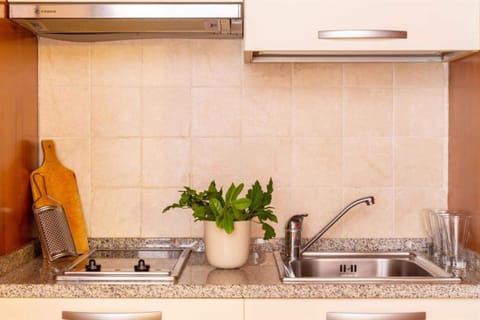 Basic Studio, Multiple Beds (Smart) | Private kitchen