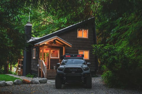 If you're looking for relaxation or adventure, this cabin has it all! Hot tub, fire pit, beautiful stone fireplace, plush beds, a fully stocked kitchen, incredible hikes right outside your door, Class V white water kayaking & more. :) Check it out!