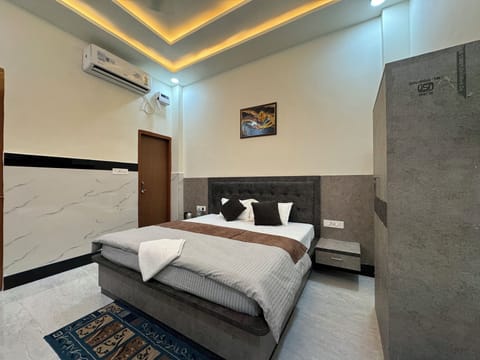Deluxe Room | Premium bedding, laptop workspace, soundproofing, free WiFi