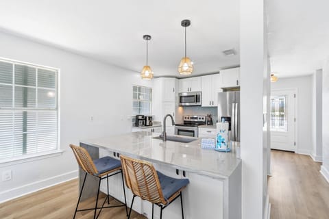 Family Condo, 2 Bedrooms, Non Smoking, Garden View | Private kitchen | Fridge, microwave, oven, stovetop