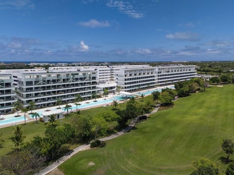 Aqua Vibe · 1BR Swim-Out Suite · Cana Rock Star (2436)