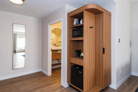 Rainfall showerhead, hair dryer, towels, soap