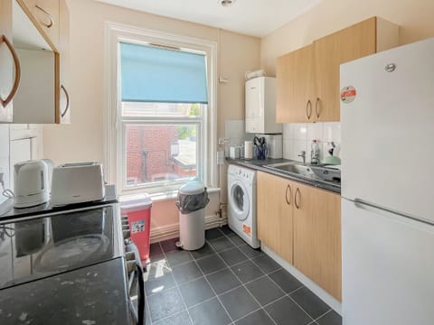 Kitchen | Sunset in Southampton, Southampton