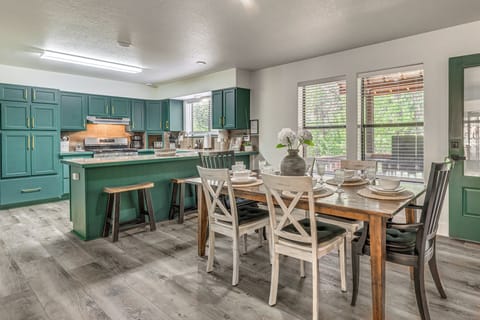 Fully Equipped Kitchen | Dining Area | Free WiFi