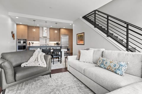 Klaim Retreats 11753