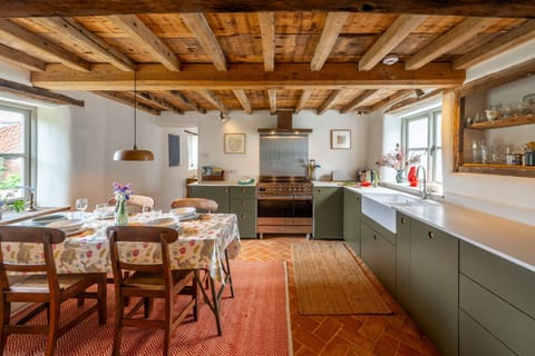 White End, Salthouse: Kitchen/diner with range cooker, dining area with seating for six guests and breakfast bar