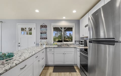 Fully equip kitchen for all your cooking needs