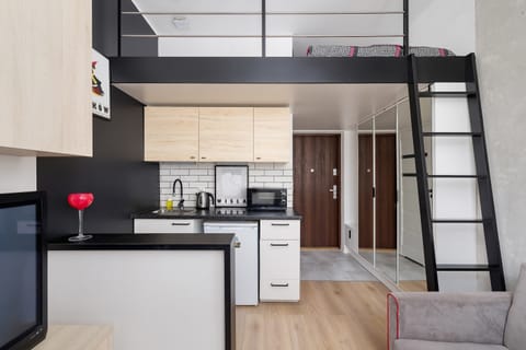 A high interior with a mezzanine that makes optimal use of space and gives the apartment a unique character.