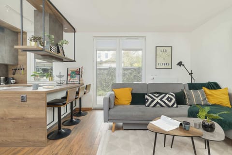 Modern living room with sofa bed, dining area and access to the terrace.