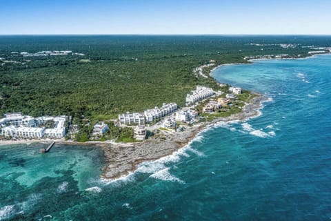 Discover seaside opulence with our condo's private beach access. Let the calming sounds of the waves and the warmth of the sand beneath your feet envelop you. Embrace the beachfront serenity & forge cherished memories in your personal coastal haven.