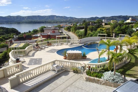 2 outdoor pools