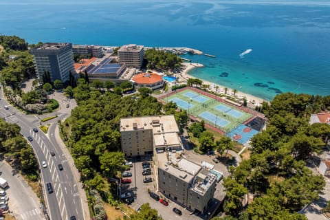 Sauna, hot tub, steam room, manicures and pedicures, massages