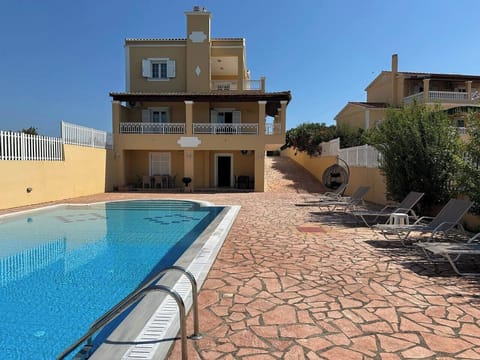 Swimming pool and sun deck at the back of the house