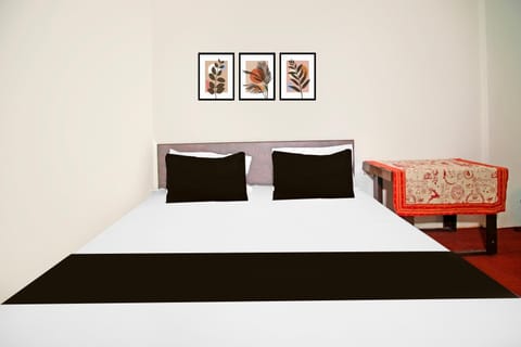 Deluxe Room, Balcony, Mountain View | Desk, free WiFi