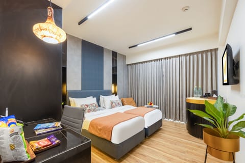 Executive Twin Room, Non Smoking | Premium bedding, minibar, in-room safe, laptop workspace