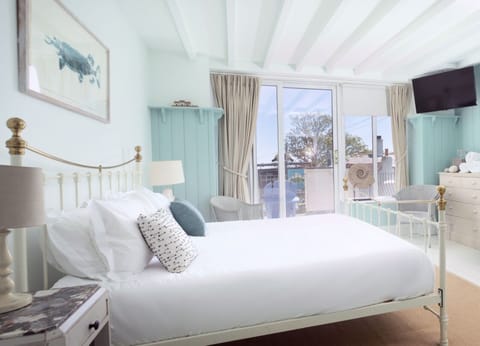 Deluxe Double Room, Balcony | Free WiFi, bed sheets, alarm clocks