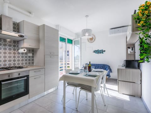 Major Appliance, Flooring, Interior Design, Kitchen, Kitchen Appliance, Furniture, Floor, Apartment, Countertop, Home