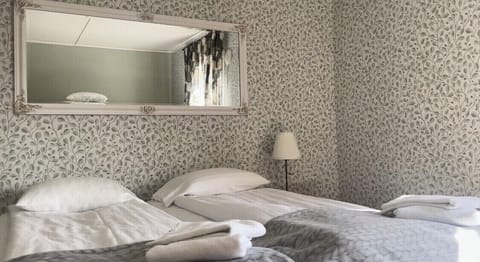 Classic Double or Twin Room, Mountain View | WiFi (free), bed sheets