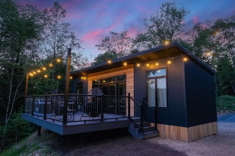 Relex outside on the ourdoor deck and take in the stars.