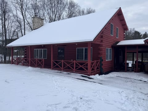 Winter getaway with plenty of ski hill near by