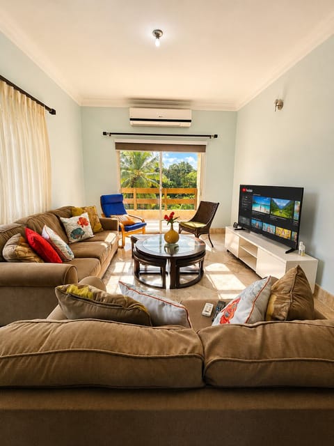 Right wing livingroom