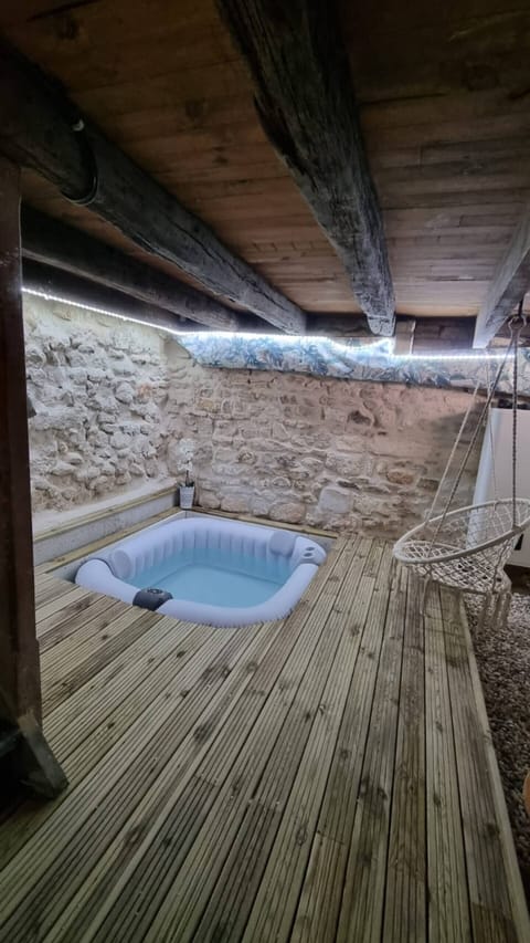 Indoor spa tub
