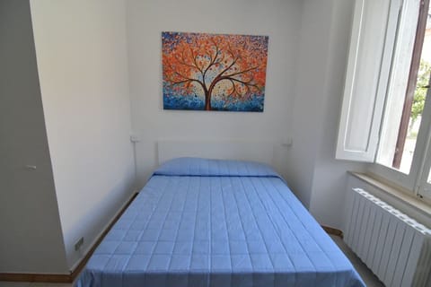 Classic Triple Room | Desk, free WiFi, bed sheets