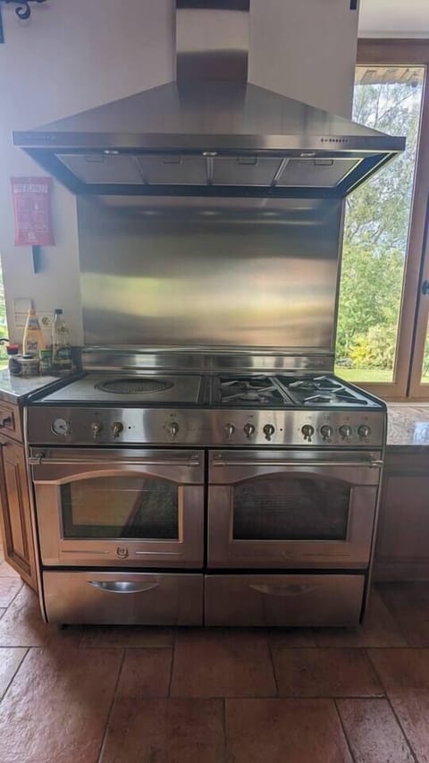 ebdbcad7-6496-44b9-a742-369bbabe2324