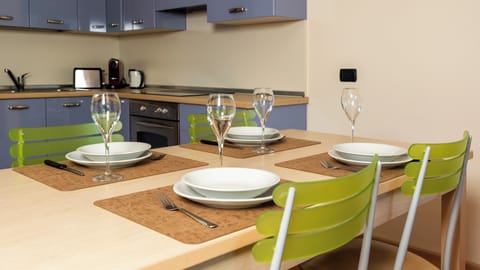 Apartment (2 Bedrooms) | Dining room