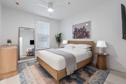 Unit with one Queen bed