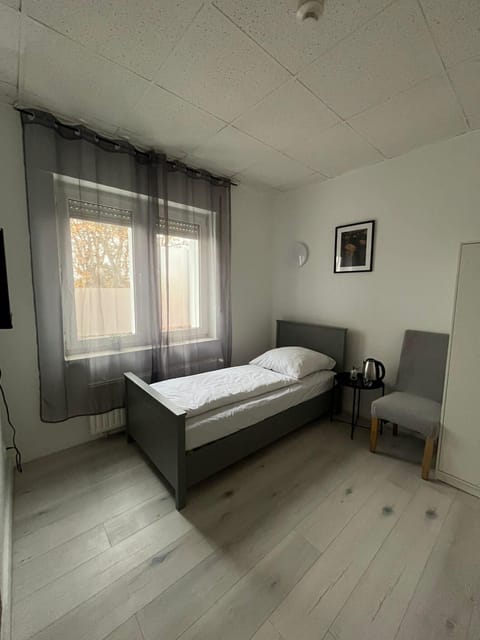 Basic Double or Twin Room | Desk