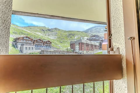 Balcony with Mountain Views – Wake up to panoramic vistas of Val Thorens and breathe in pure mountain air.