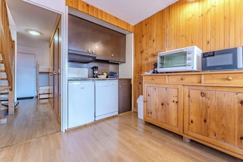 Fully equipped kitchenette to fuel your alpine adventures – cook, dine, and feel right at home in Val Thorens.