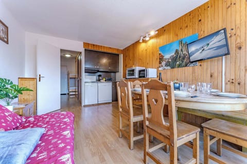 Share unforgettable moments over dinner with stunning views of the Alps from your private balcony.