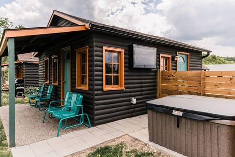 Hot Tub with Riverview and TV