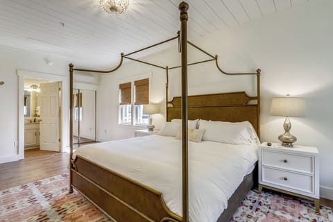 The breathtaking bridal suite is on the ground floor and features a back meadow view as well as a view of the barn, private bathroom, gas fireplace, grand king bed, and cable TV with a full complement of movie channels.
