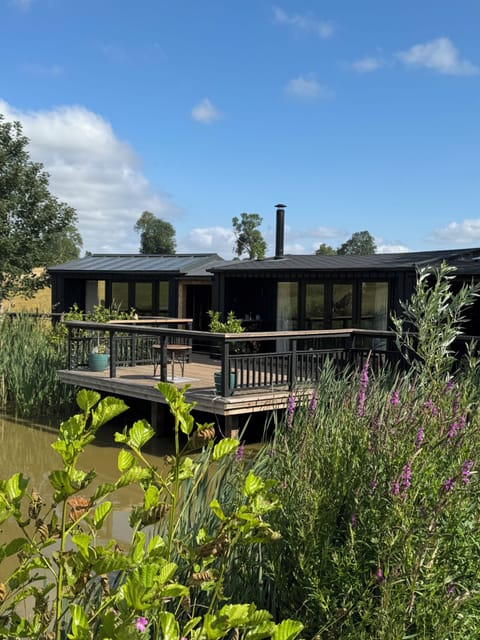 Image picker 22927D9D BAA8 4108 9399 7D366A1D1B46 5464 000002D340670640