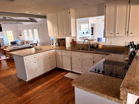 Fully equipped kitchen with ample space to cook for groups.
