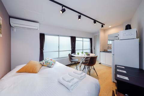 Apartment, Non Smoking (201) | Living area | Flat-screen TV