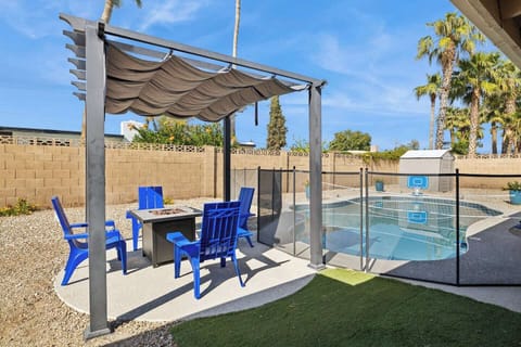 Fire pit + Pool area