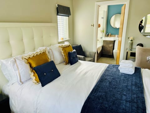 King Room | Premium bedding, individually decorated, individually furnished, desk