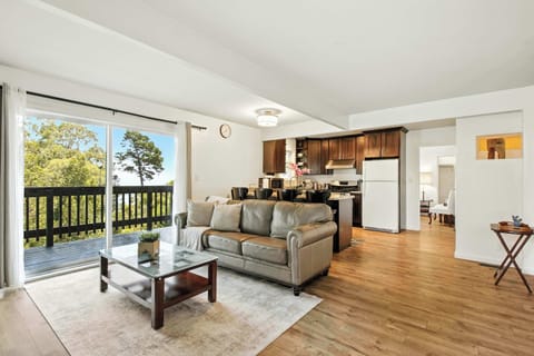 House (3 Bedrooms) | Living area | 43-inch flat-screen TV with cable channels